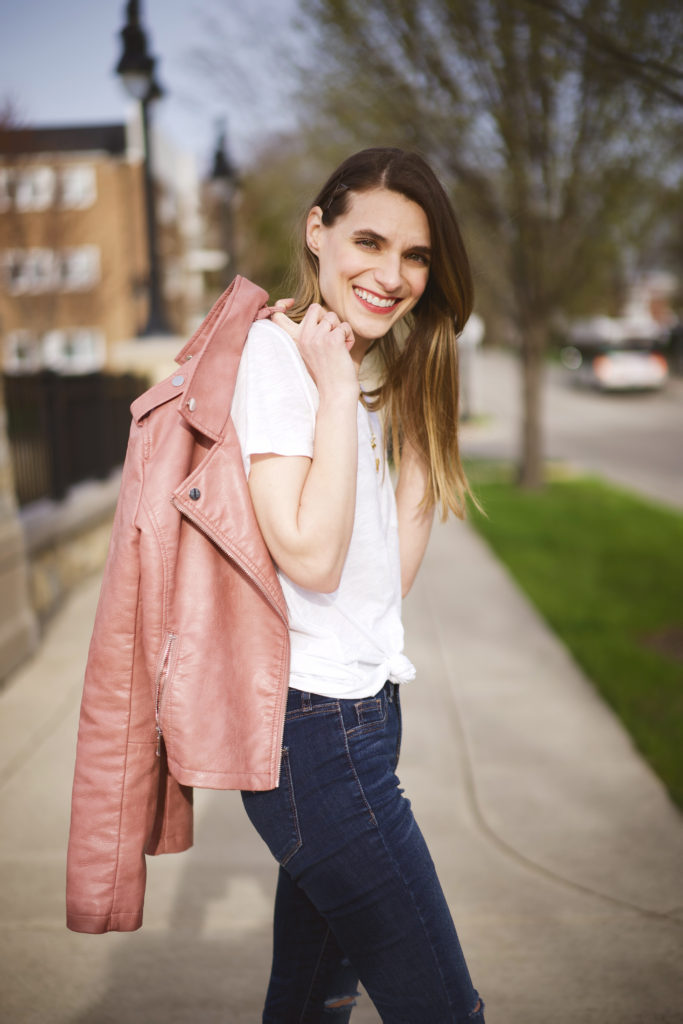 women's white t-shirt and jeans 