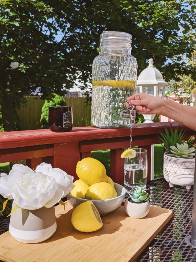 One gallon beverage dispenser 