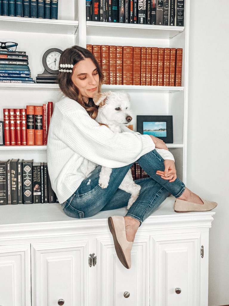 Women's white hair clips and white sweater and jeans outfit 