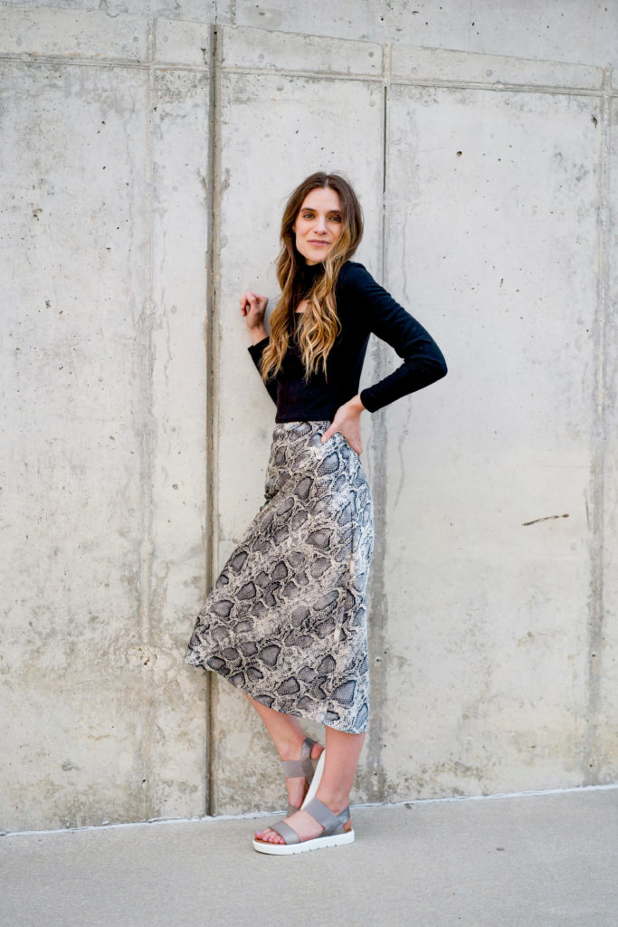 Gray snake print skirt 