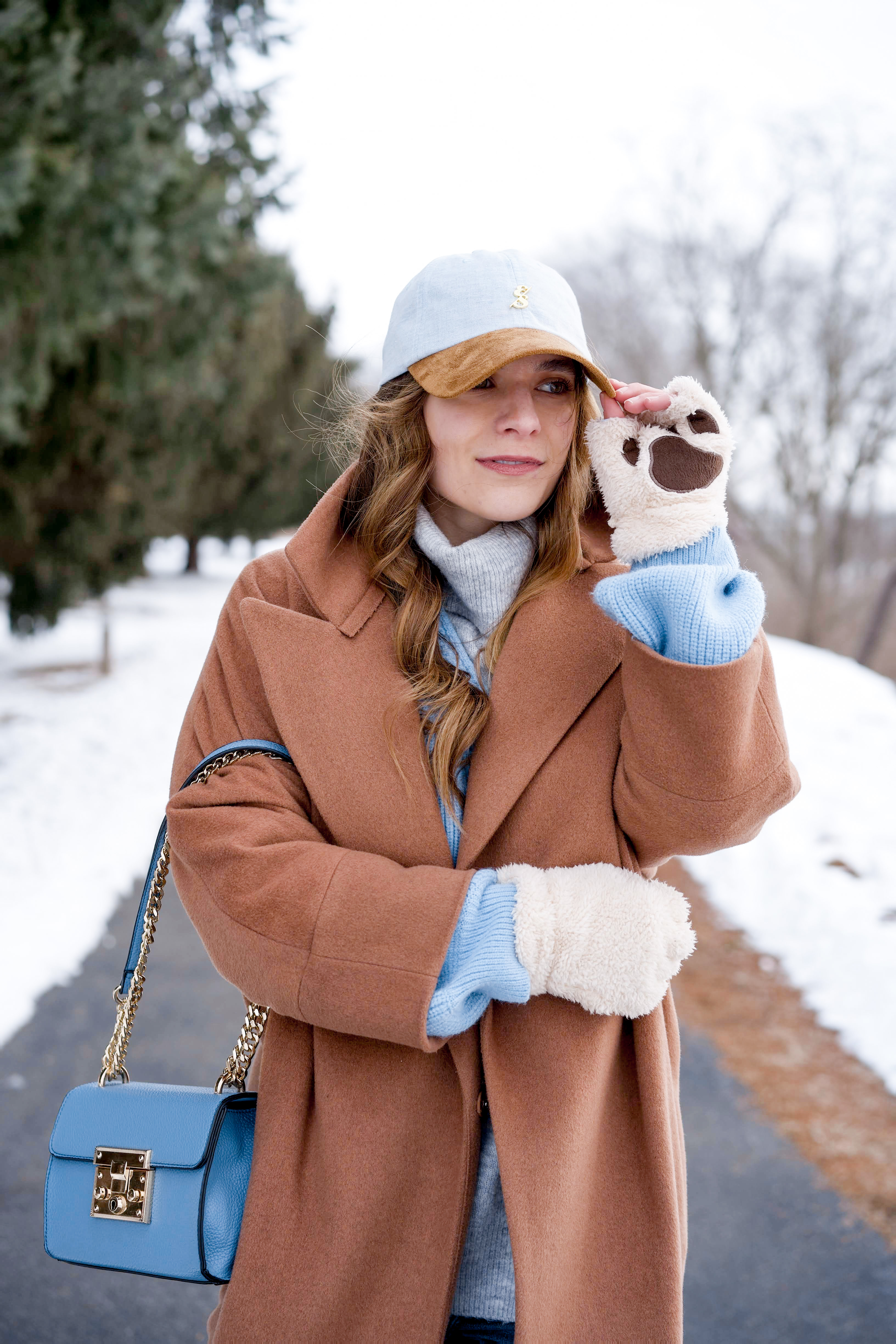 Women's baseball cap outfit 