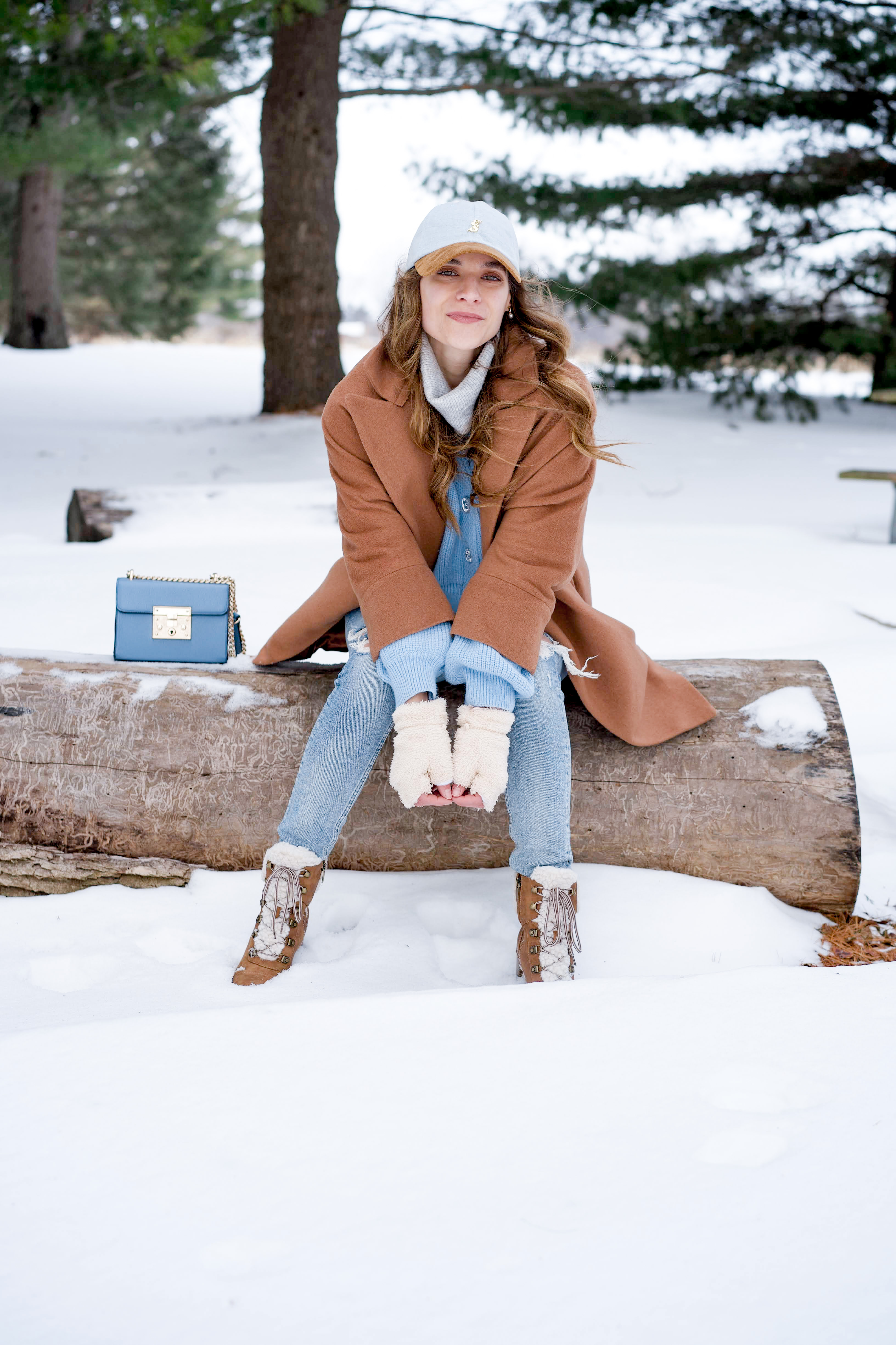 Women's blue cardigan outfit 