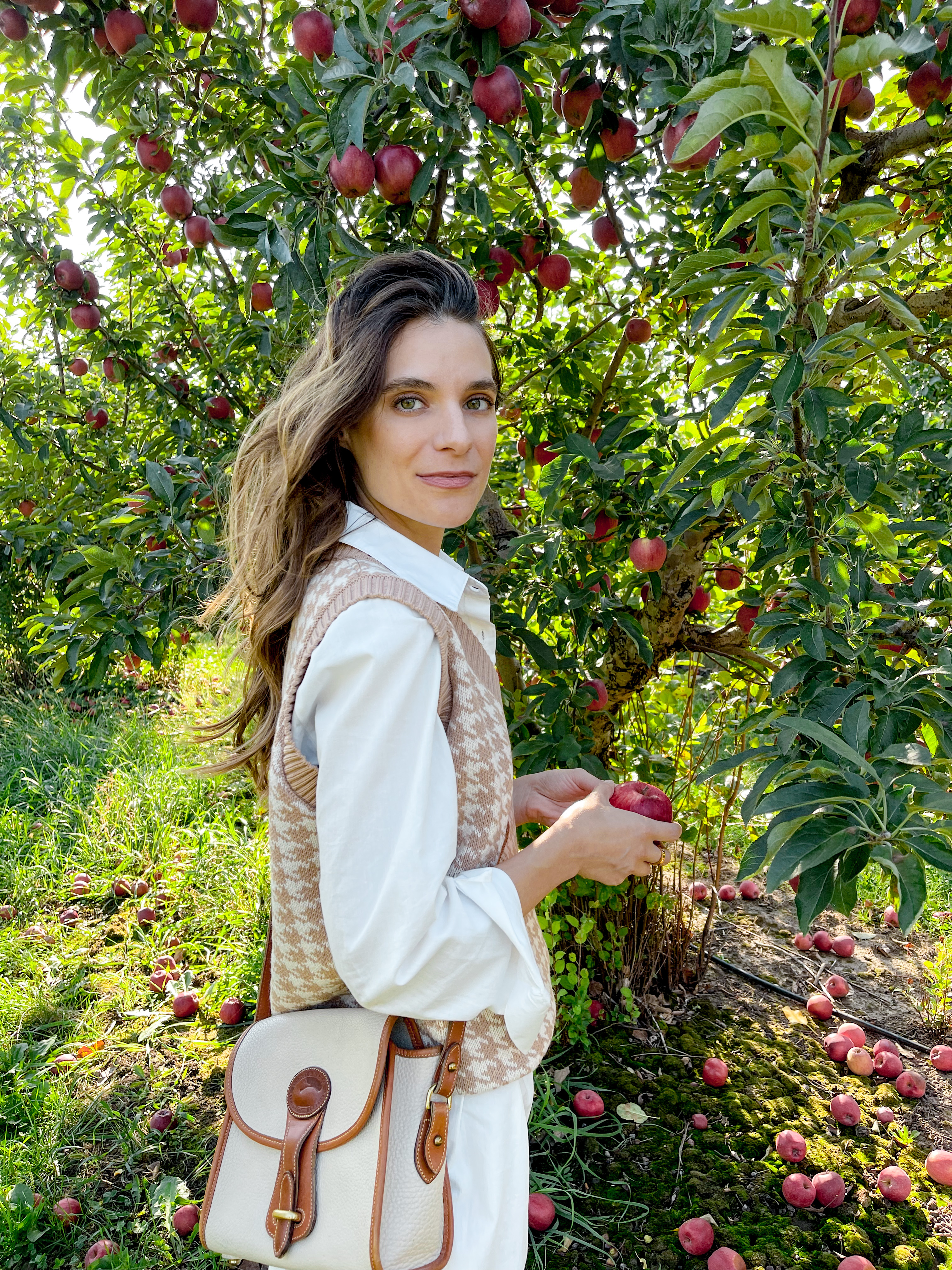 apple picking outfit for warm weather